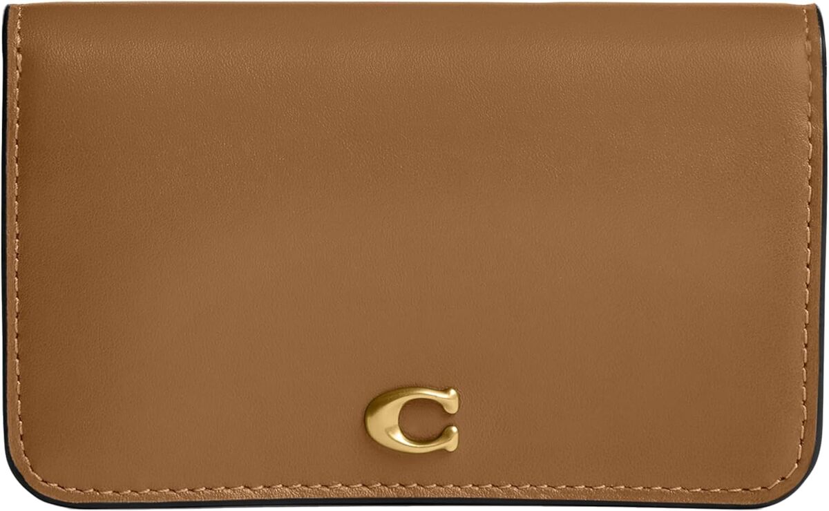Test de l'étui à cartes fin Coach marron miel