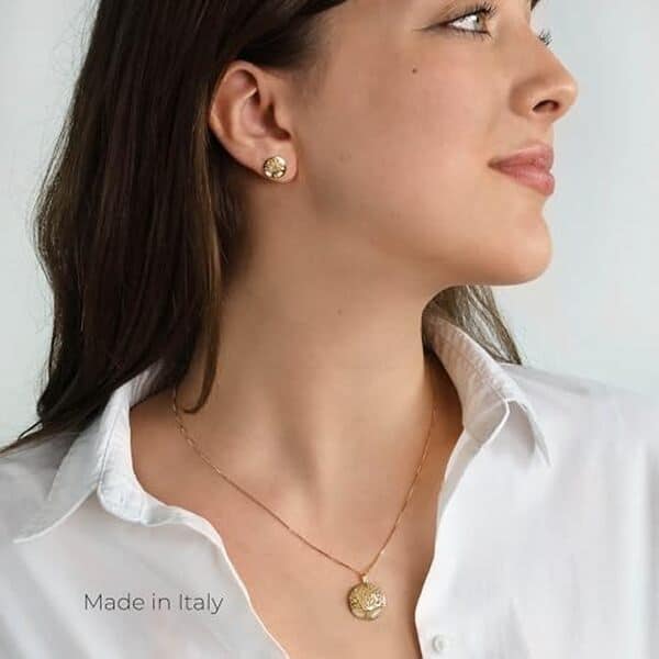 Découvrez notre analyse complète du collier arbre de vie en or 14 carats : design élégant, symbolisme profond et qualité exceptionnelle pour sublimer votre style.