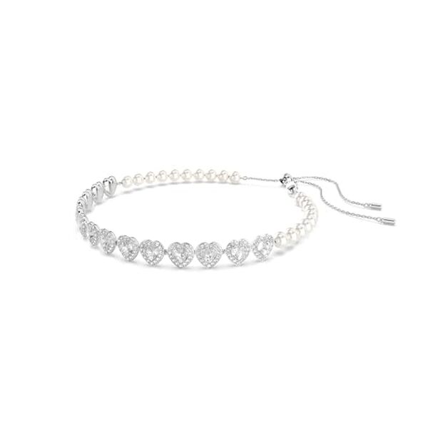 Découvrez l'élégance du choker Ariana Grande de Swarovski : association raffinée de cristal et de perle pour un look glamour et sophistiqué