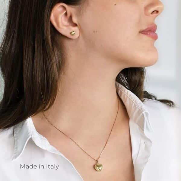 Découvrez notre avis sur le collier Lucchetta avec pendentif cœur en or 14 carats, orné de diamants étincelants pour une touche d'élégance sophistiquée. Parfait pour sublimer vos tenues et captiver tous les regards.