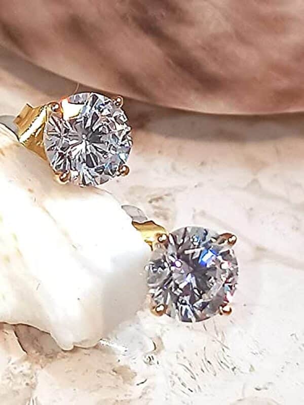 Découvrez notre analyse détaillée des boucles d'oreilles solitaire en diamant 2ct 18 carats : élégance, qualité et avis d'experts pour un bijou d'exception