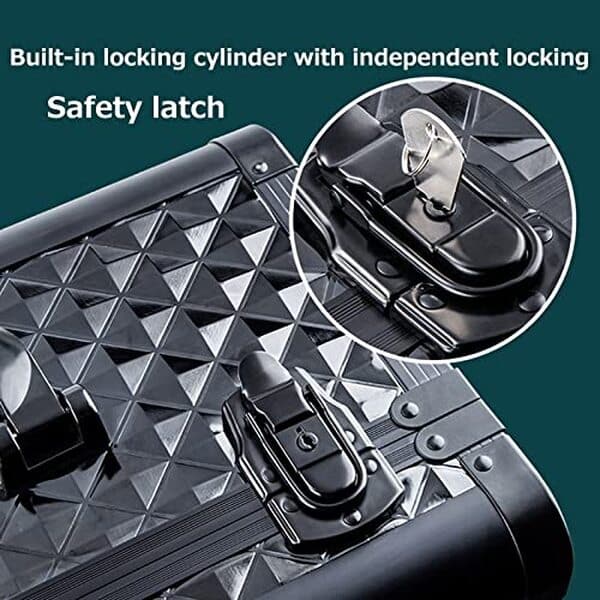 Découvrez notre test complet de la trousse maquillage noire verrouillable Beauty Case : praticité, style et sécurité au rendez-vous. Parfaite pour les déplacements  !