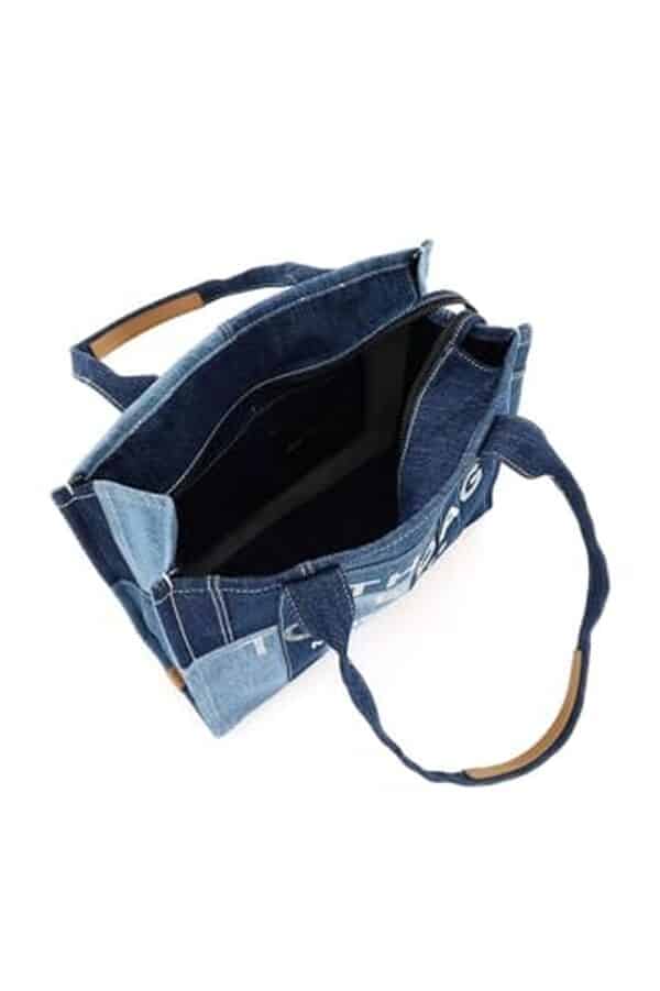 Découvrez notre évaluation complète du sac Marc Jacobs The Large Tote en denim bleu : style iconique, fonctionnalité et élégance. Un must-have pour toute garde-robe tendance.