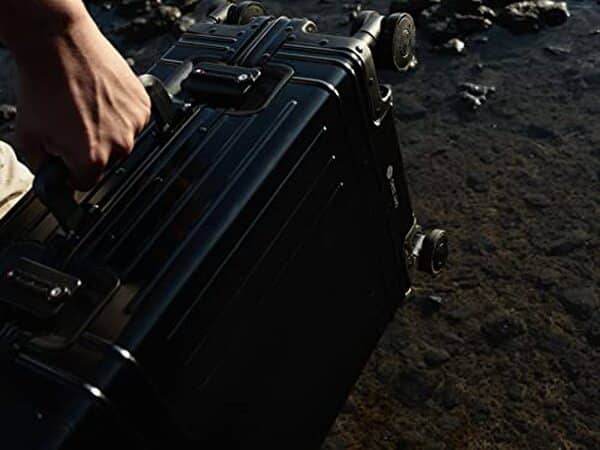 Découvrez le test complet de la valise cabine GMT Zero 20, une option élégante en aluminium noir pour vos voyages. Confort, résistance et design au rendez-vous  !