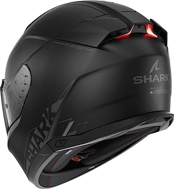 Découvrez le parfait équilibre entre sécurité et style avec le casque noir mat SHARK SKWAL i3. Un design moderne pour les motards exigeants.