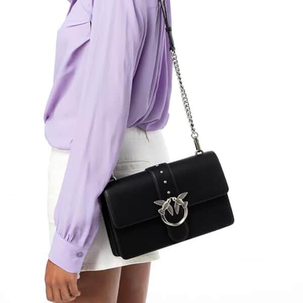 Découvrez l'avis complet sur le sac pinko love one classic, un accessoire noir intemporel qui allie style et sophistication pour sublimer chaque tenue