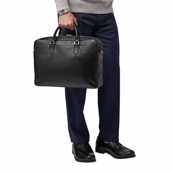 Découvrez notre avis détaillé sur le porte-documents Fossil Asher en cuir : qualité, design, durabilité et prix. Guide complet pour choisir votre sac de travail idéal. 