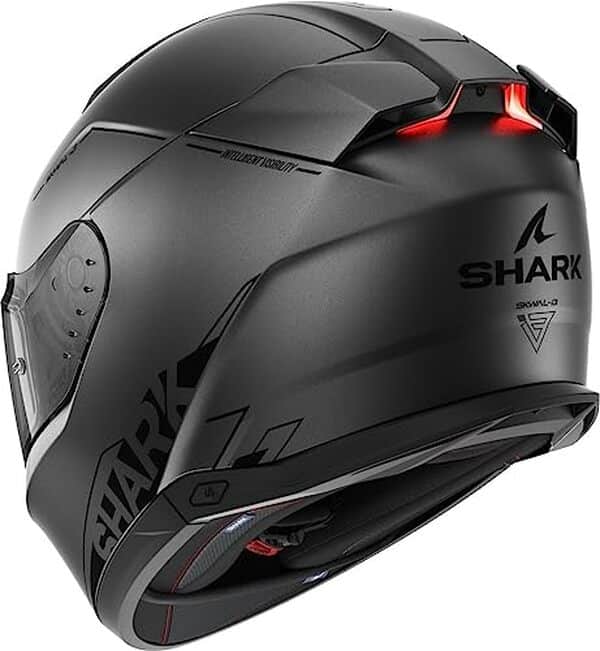 Découvrez notre test détaillé du casque intégral Shark Skwal i3 SP : sécurité, confort et technologie pour des trajets en moto en toute confiance. 